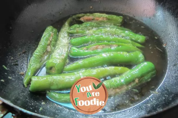 Stuffed meat with green pepper