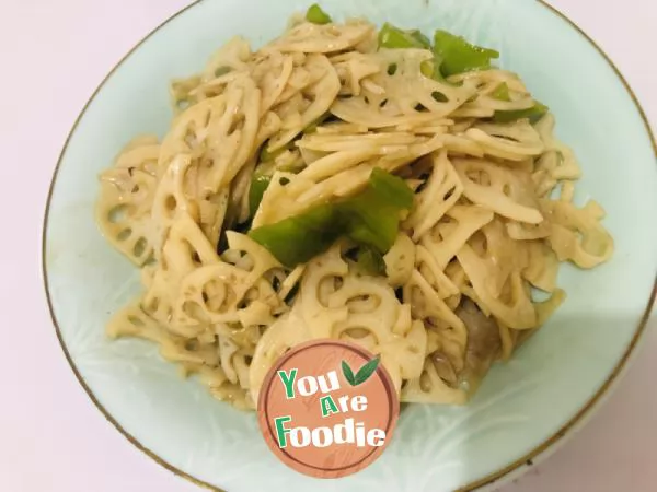 Lotus root slices with green pepper