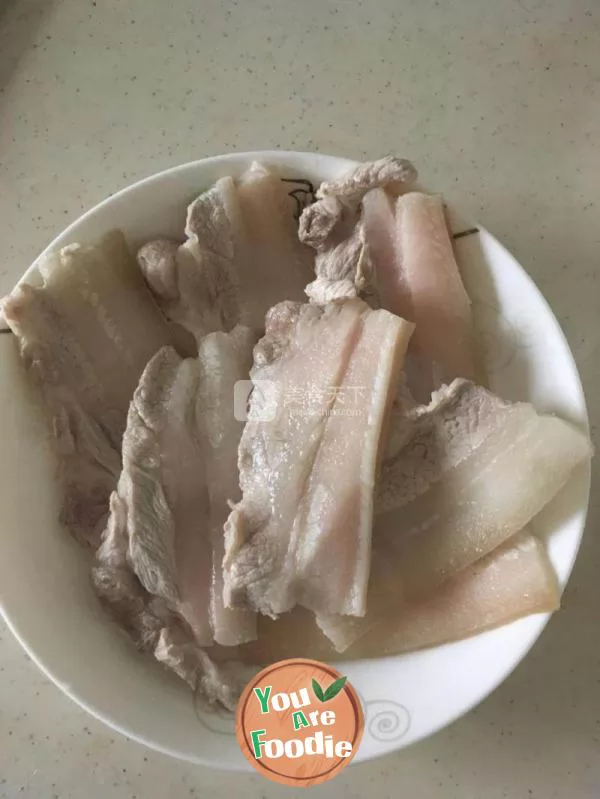 Steamed streaky pork with dried plum