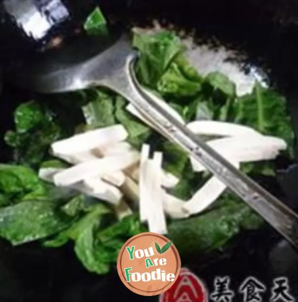 Stir fried lettuce leaves with dried tofu