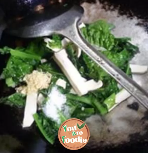 Stir fried lettuce leaves with dried tofu