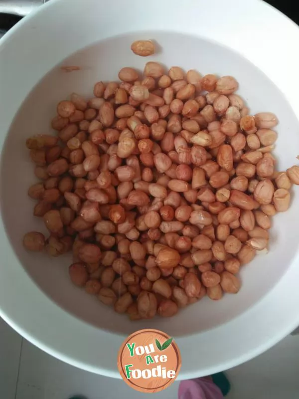 Crispy and sweet peanuts