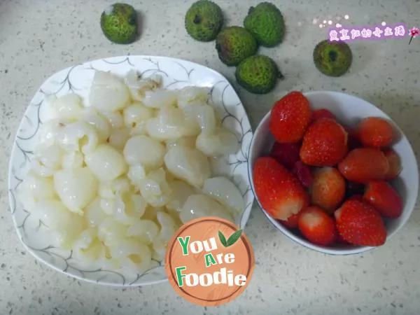 Canned strawberry and litchi