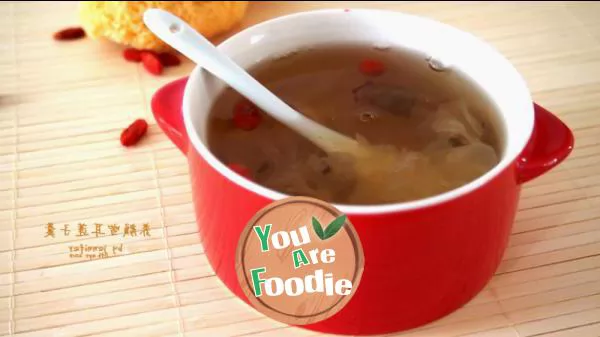 Nourishing snow fungus and lotus seed soup