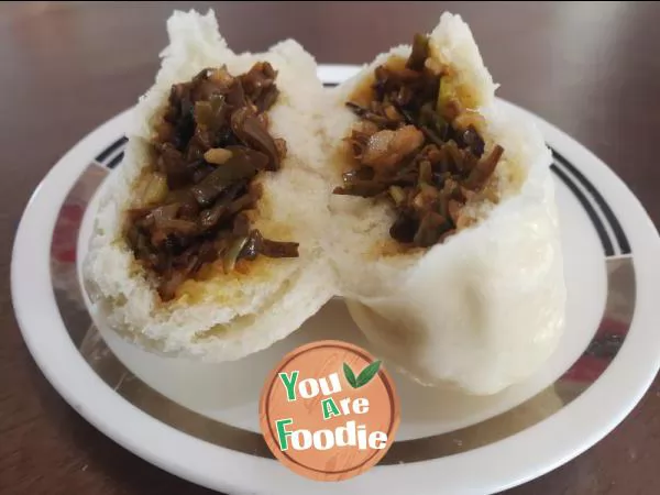 Pork bun with soy bean sauce