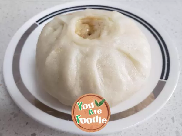 Pork bun with soy bean sauce