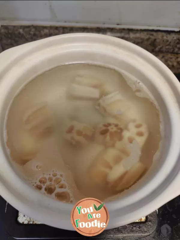 Lotus root bone strengthening soup