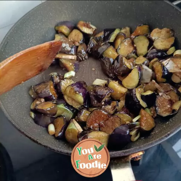 Braised preserved fish with eggplant