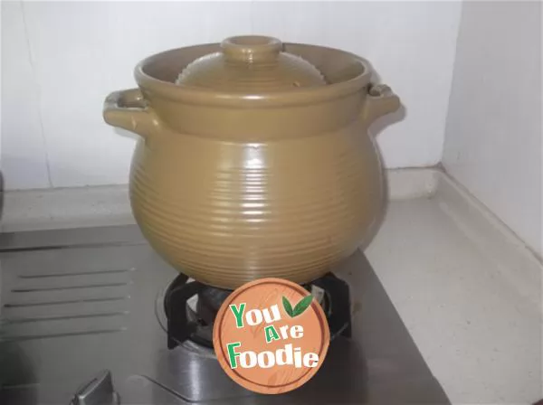 Clearing away heat and reducing fire -- gouqi tou Zhu Gu Tang