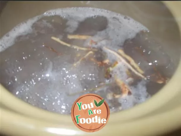 Clearing away heat and reducing fire -- gouqi tou Zhu Gu Tang
