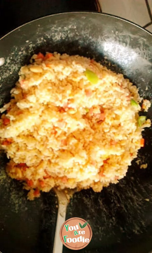 Fried rice with small sun eggs