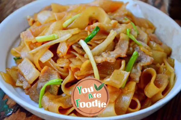 Fried beef and rice noodles