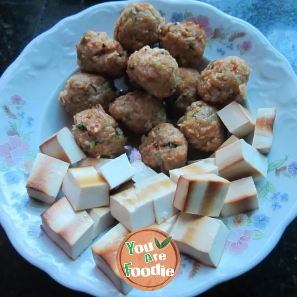 Fish flavored meatballs and diced tofu