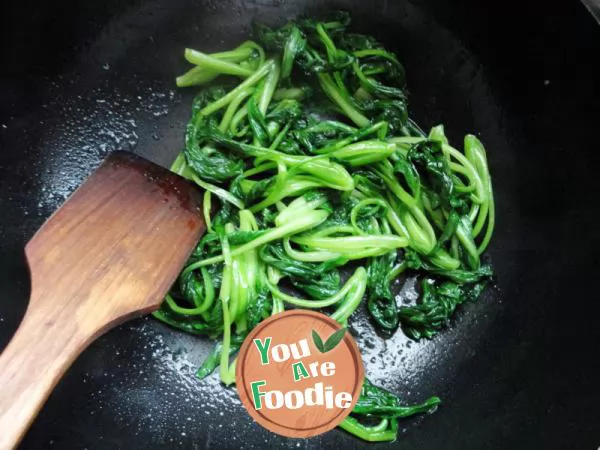 One of the delicious home style stir fried dishes of Zhang Yan's family ----- braised green vegetables with mushrooms in oyster sauce