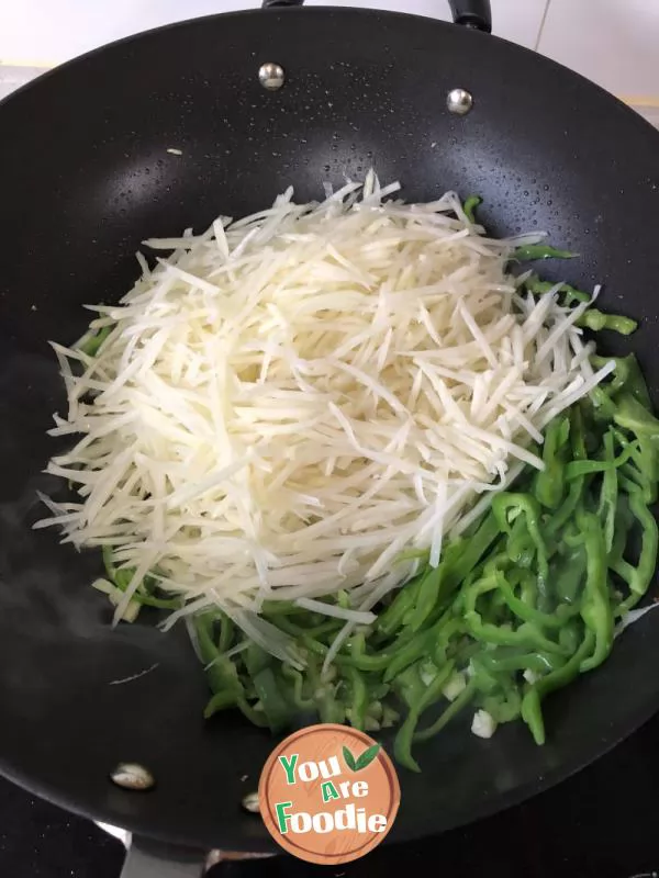 Shredded potato with green pepper