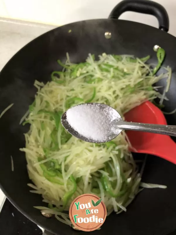 Shredded potato with green pepper