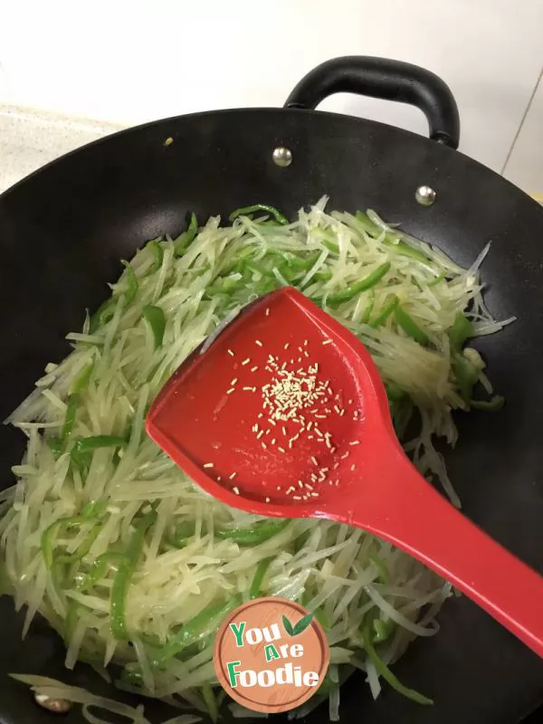 Shredded potato with green pepper