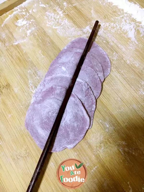 Steamed bun with purple potato and rose