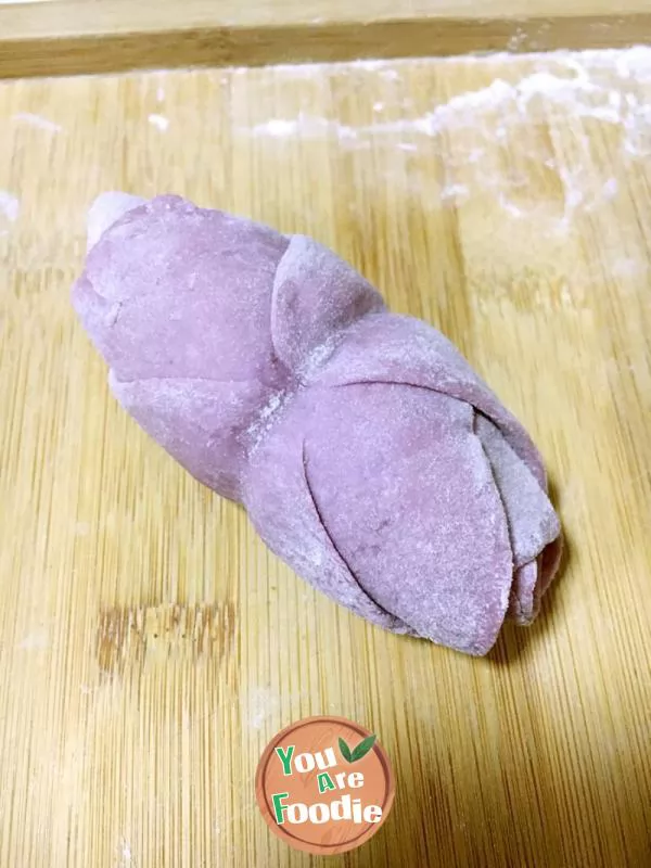 Steamed bun with purple potato and rose