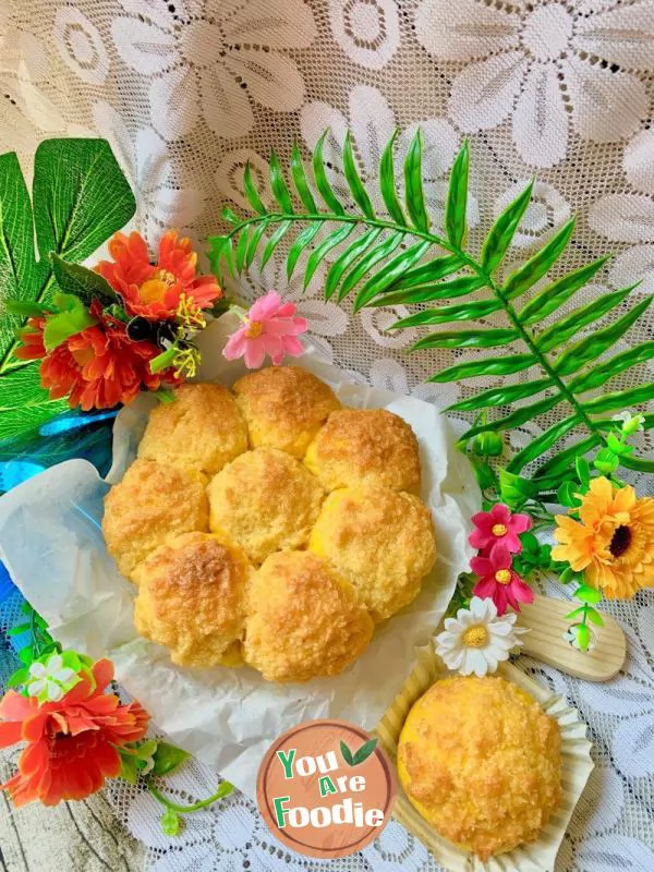 Coconut golden bun (hand kneaded bread)