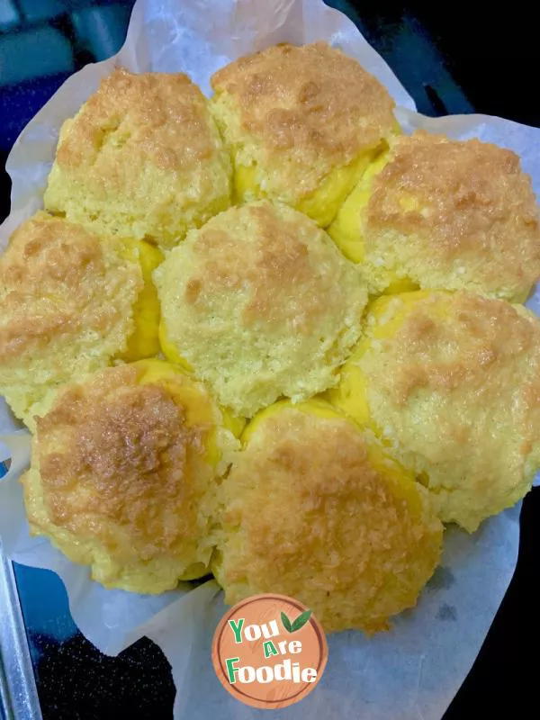 Coconut golden bun (hand kneaded bread)