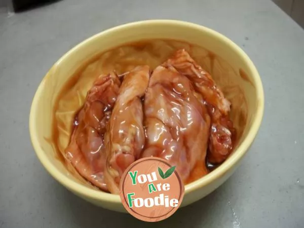 Braised chicken wings