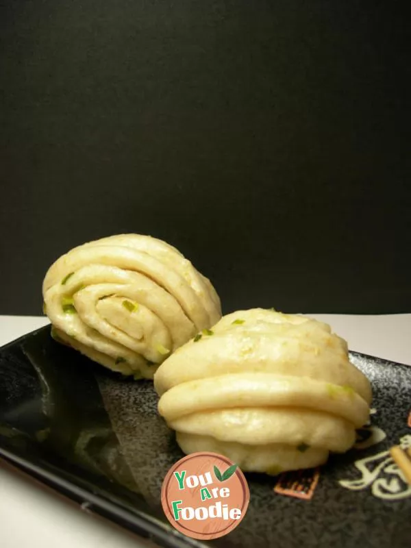 Whole wheat chives rolls