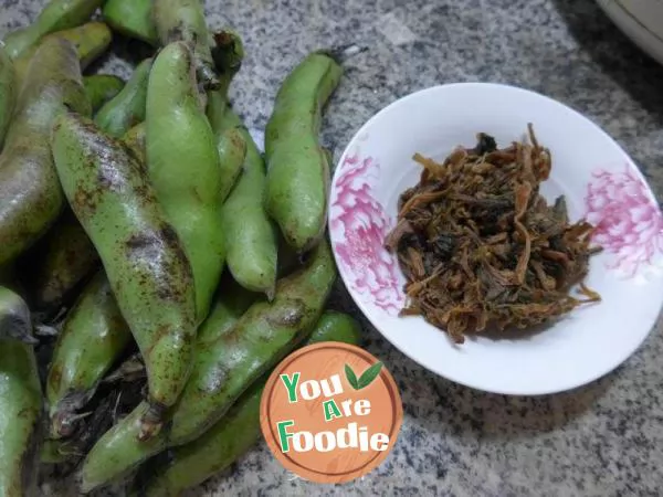 Dried plum and broad bean soup