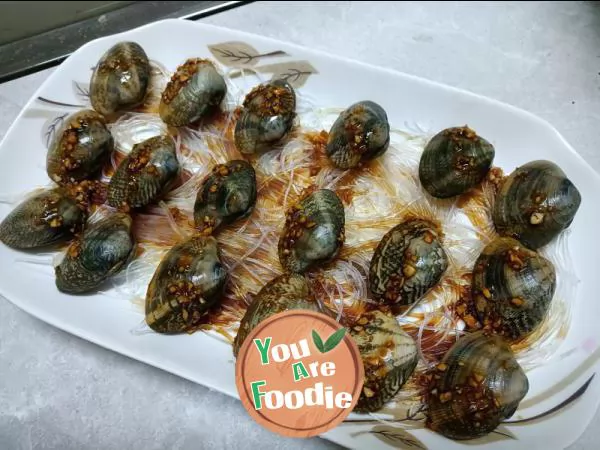 Steamed vermicelli with pork tripe and snails