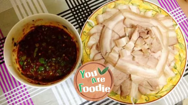 Sliced-Boiled-Pork-with-Garlic-Sauce