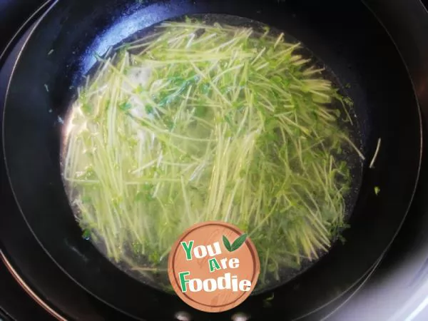 White jade soup with bean sprouts