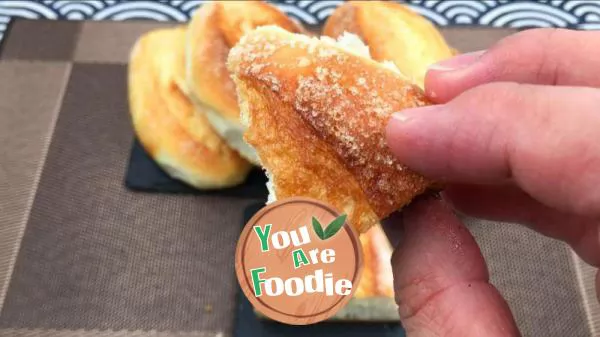 Butter, sugar and bread are fragrant and crisp after one bite. It is highly recommended.