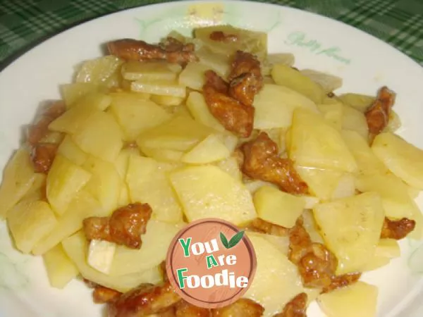 Fried meat with potato chips