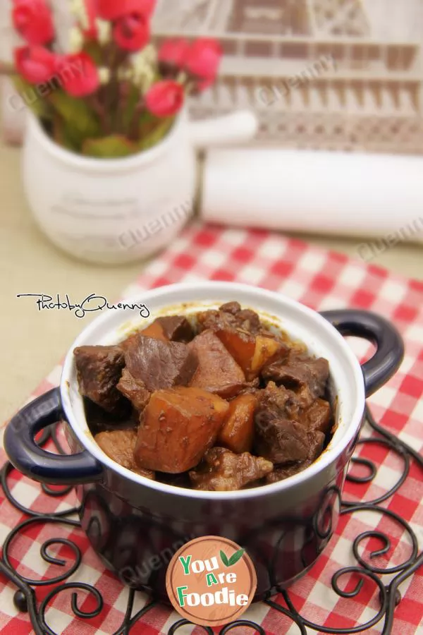 Braised beef in sauce