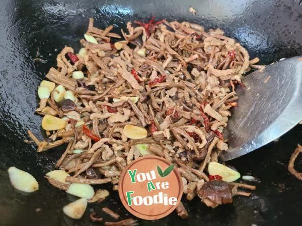 Stir fried Shredded Pork with Tea Tree Mushroom