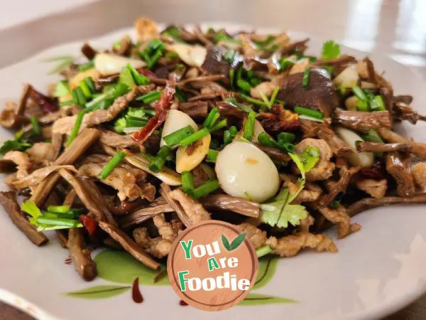 Stir fried Shredded Pork with Tea Tree Mushroom