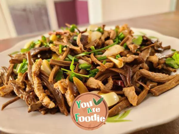 Stir fried Shredded Pork with Tea Tree Mushroom