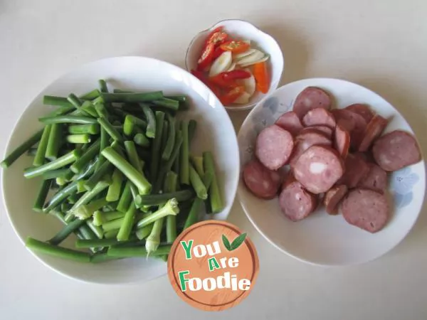 Fried garlic sprouts with red sausage