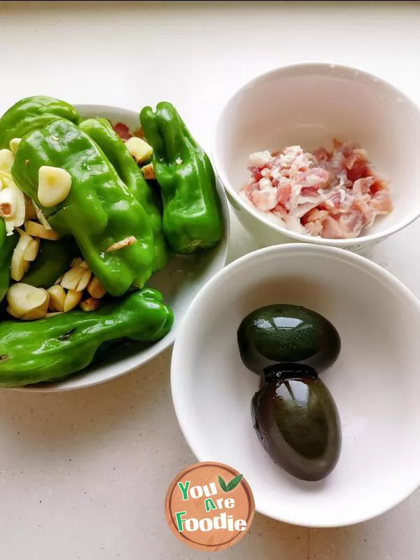 Fried preserved egg with green pepper