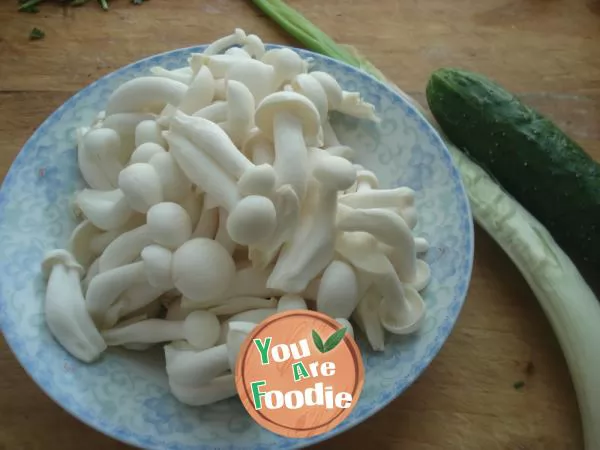 Stir fried white mushroom