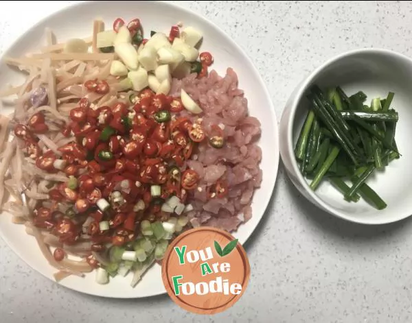 Stir fried shredded pork with chili sauce