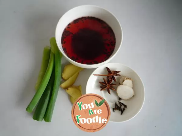 Braised duck with flower carving