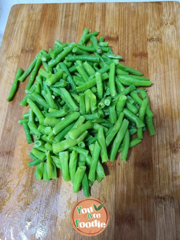 Stir fried Zucchini shreds with cowpea