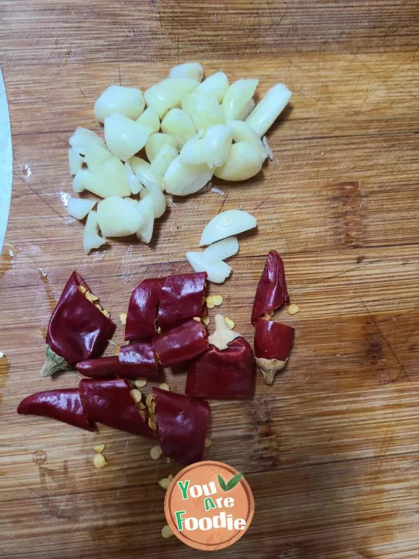 Stir fried Zucchini shreds with cowpea