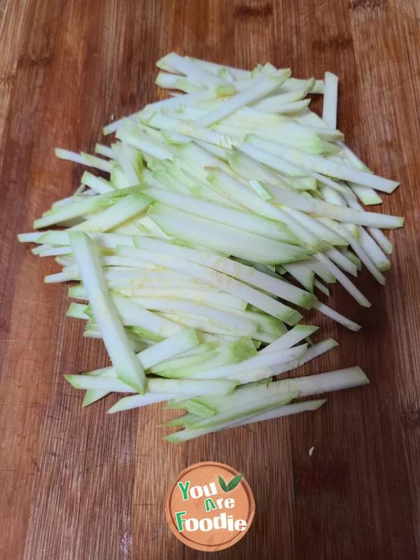 Stir fried Zucchini shreds with cowpea