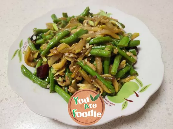 Stir fried Zucchini shreds with cowpea