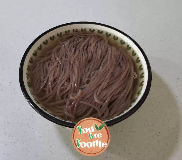 Homemade refreshing cold noodles