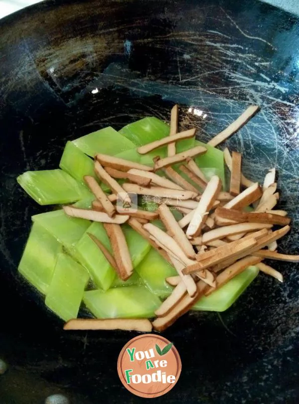 Shrimp with green bamboo shoots