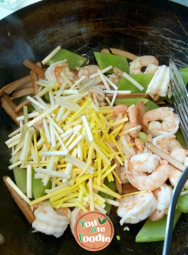 Shrimp with green bamboo shoots