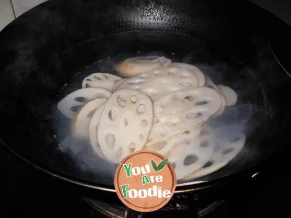 Spicy lotus root slices